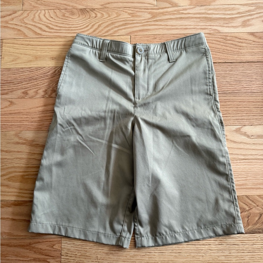 Under Armour khaki golf shorts boys 14